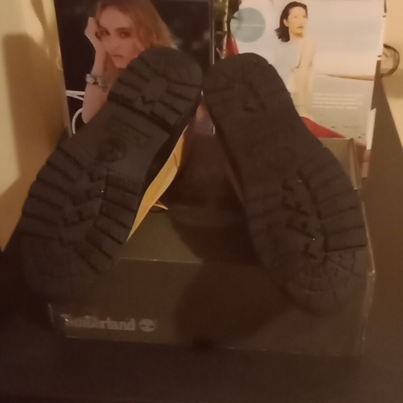 Timberland chucka.  [PRE-LOVED] - Picture 10 of 10